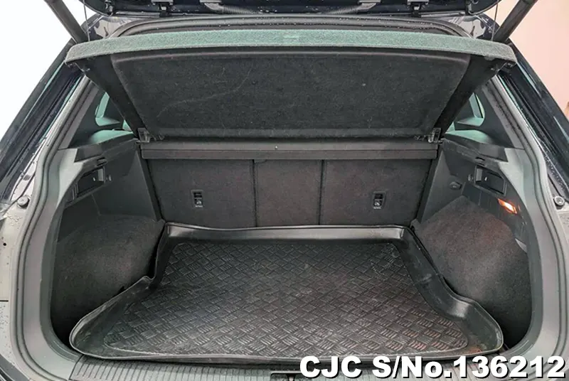 Volkswagen Tiguan in Black for Sale Image 9