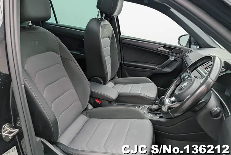 Volkswagen Tiguan in Black for Sale Image 10