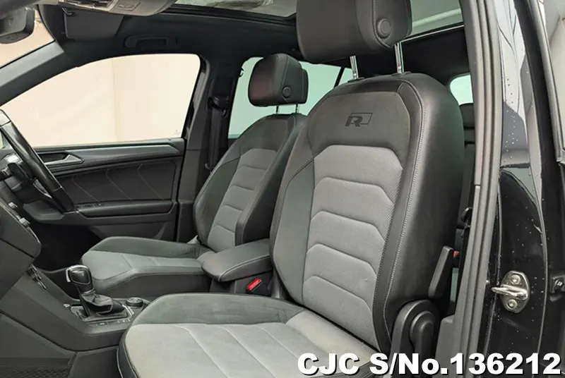 Volkswagen Tiguan in Black for Sale Image 11