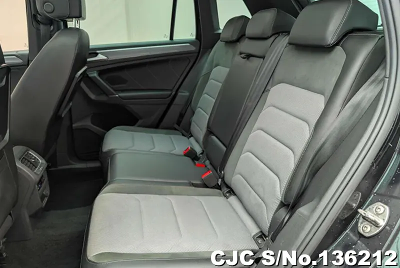 Volkswagen Tiguan in Black for Sale Image 13