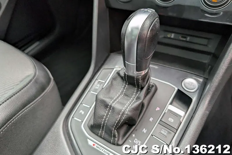 Volkswagen Tiguan in Black for Sale Image 17