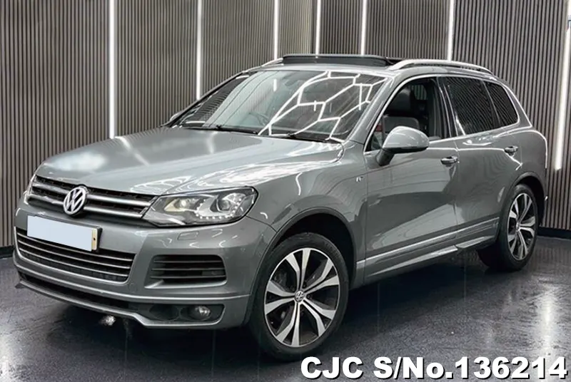 Volkswagen Touareg in Gray for Sale Image 2