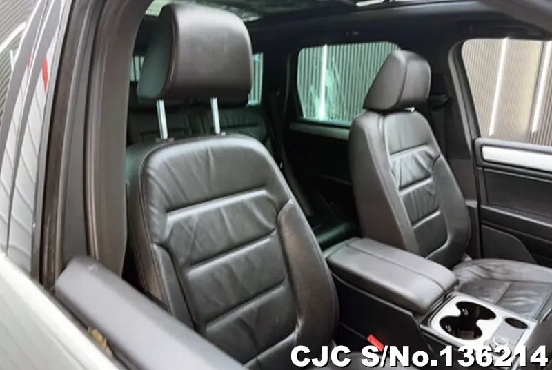 Volkswagen Touareg in Gray for Sale Image 7