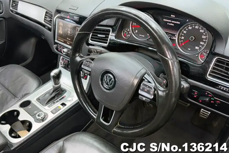 Volkswagen Touareg in Gray for Sale Image 10