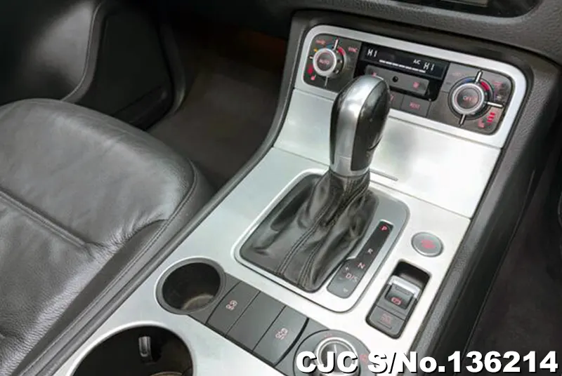 Volkswagen Touareg in Gray for Sale Image 11