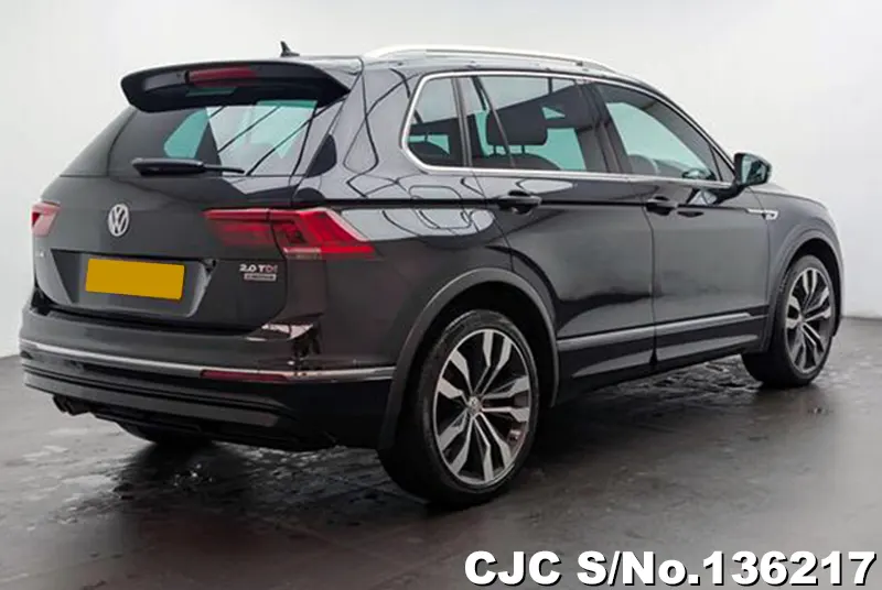 Volkswagen Tiguan in Black for Sale Image 2
