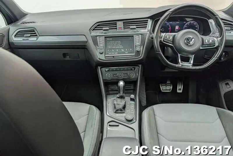 Volkswagen Tiguan in Black for Sale Image 9