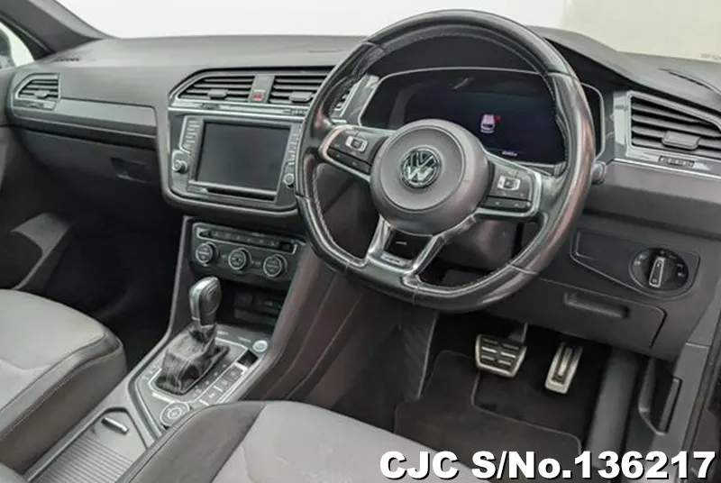 Volkswagen Tiguan in Black for Sale Image 10