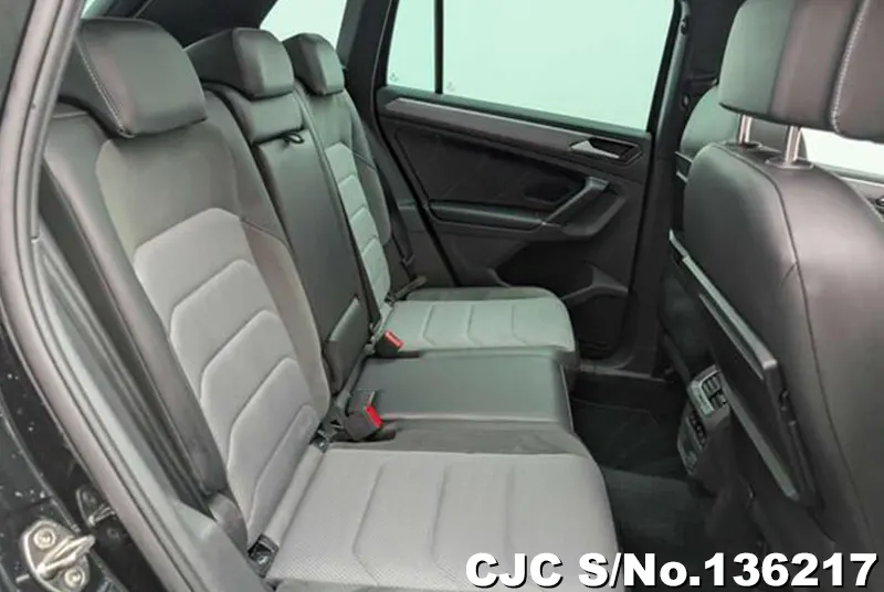 Volkswagen Tiguan in Black for Sale Image 11