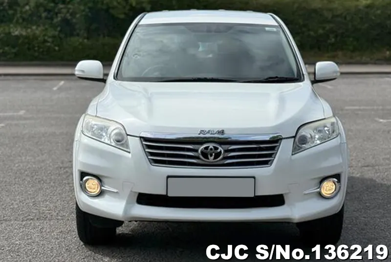 Toyota Rav4 in White for Sale Image 4