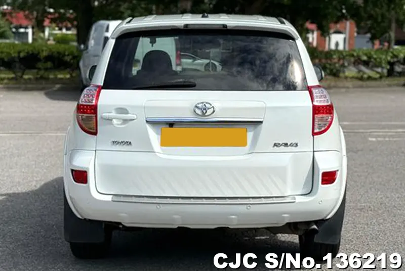 Toyota Rav4 in White for Sale Image 5