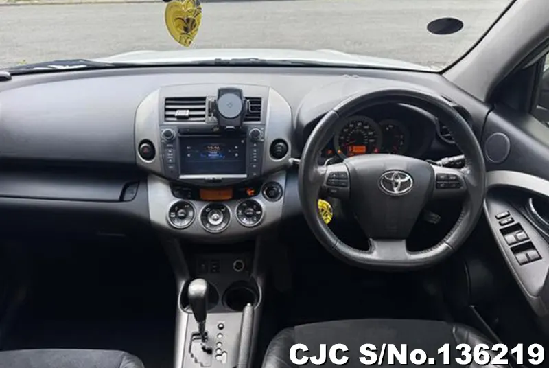 Toyota Rav4 in White for Sale Image 9