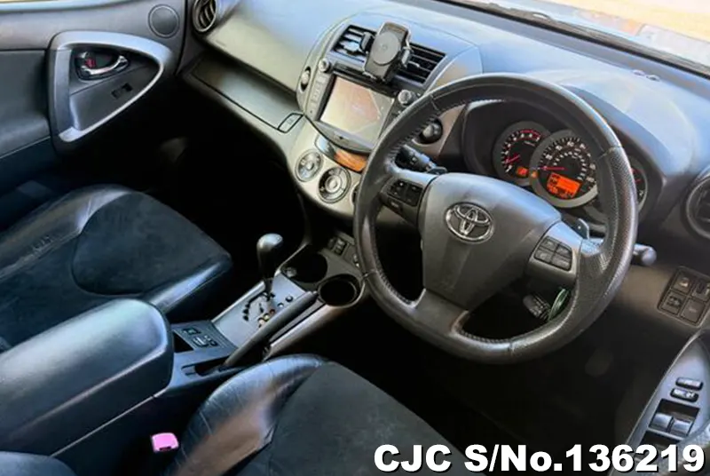 Toyota Rav4 in White for Sale Image 10