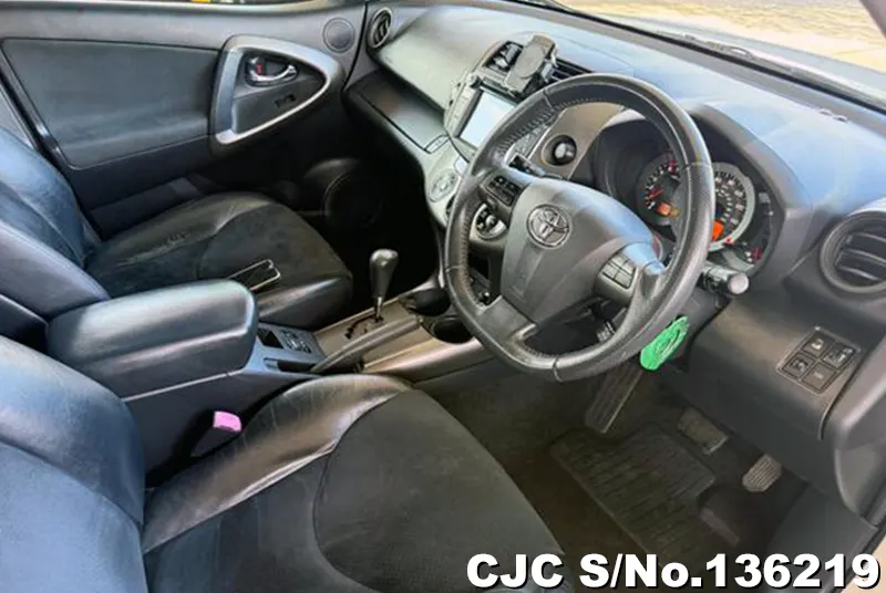 Toyota Rav4 in White for Sale Image 11