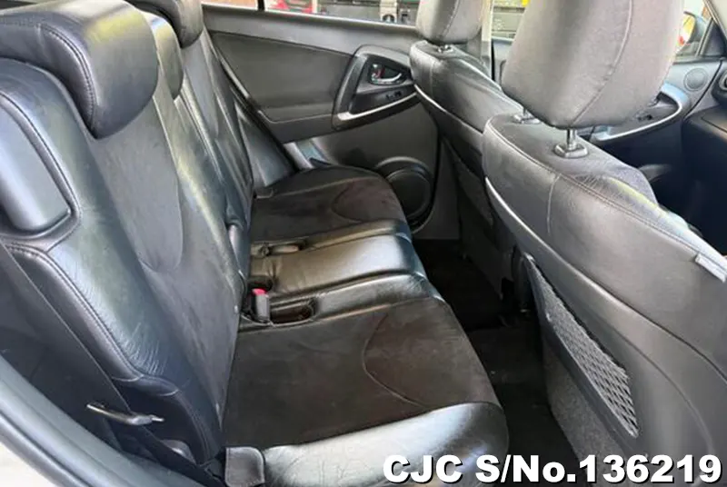 Toyota Rav4 in White for Sale Image 12