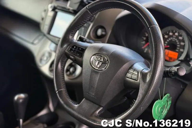 Toyota Rav4 in White for Sale Image 13