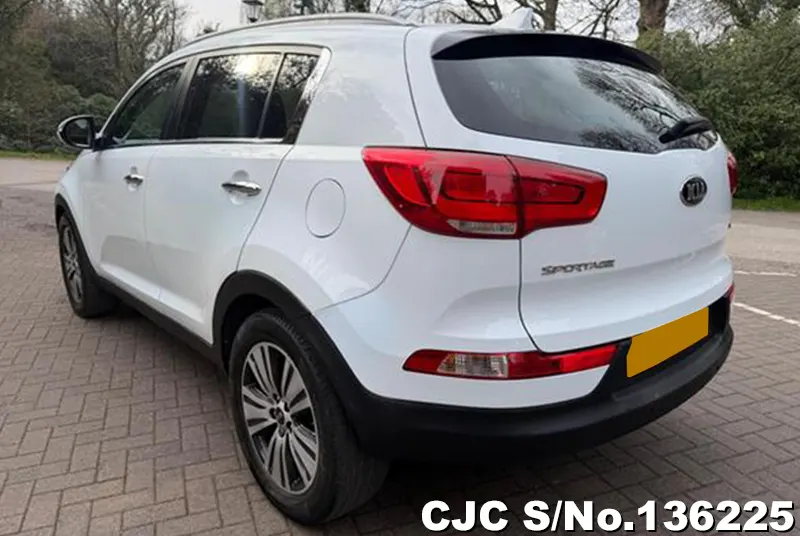 Kia Sportage in White for Sale Image 1