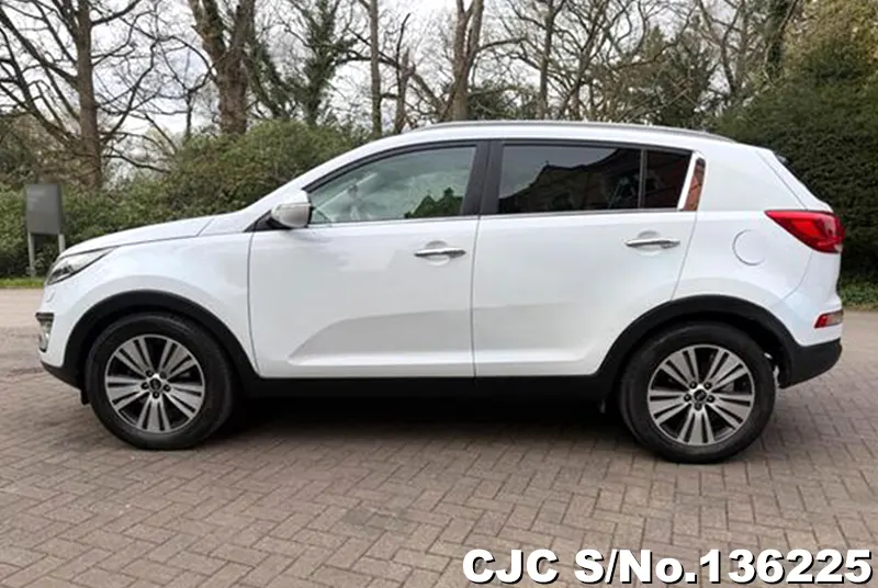 Kia Sportage in White for Sale Image 6