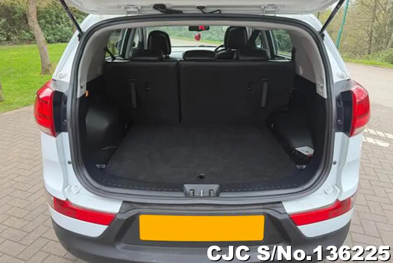 Kia Sportage in White for Sale Image 7