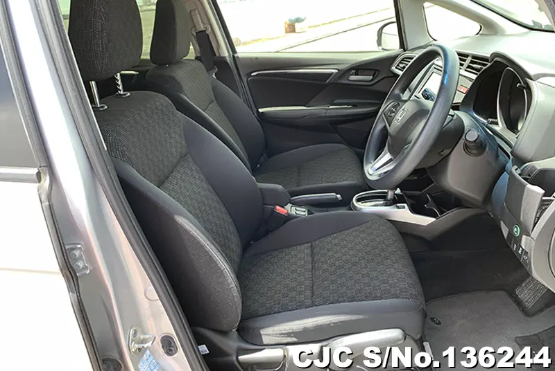 Honda Fit in Silver for Sale Image 10