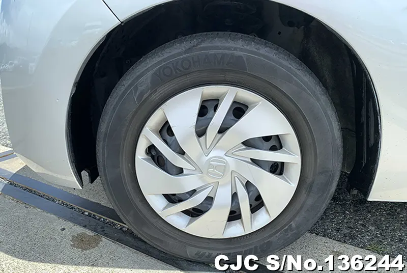 Honda Fit in Silver for Sale Image 13