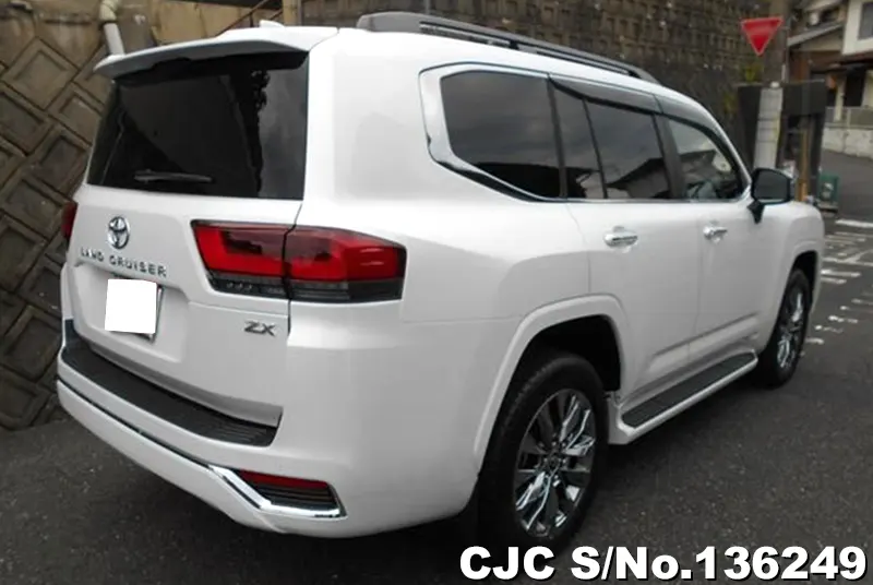 Toyota Land Cruiser in Pearl for Sale Image 2