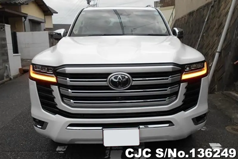 Toyota Land Cruiser in Pearl for Sale Image 4