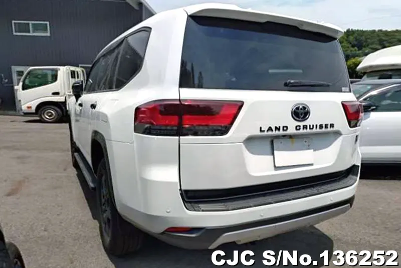 Toyota Land Cruiser in Pearl for Sale Image 1