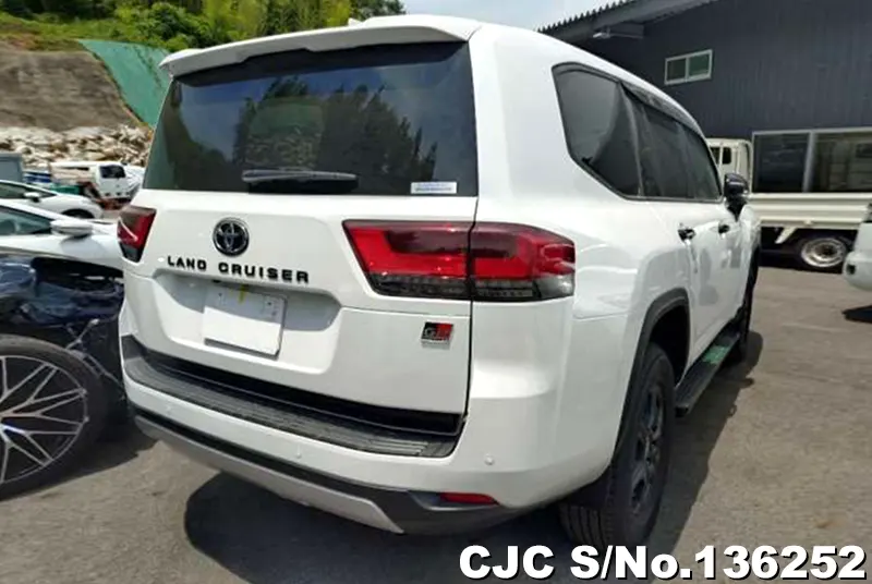 Toyota Land Cruiser in Pearl for Sale Image 2