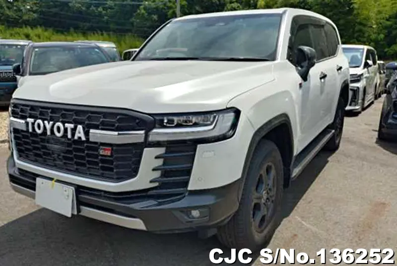 Toyota Land Cruiser in Pearl for Sale Image 3