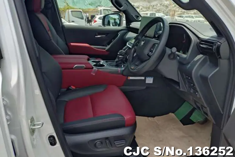 Toyota Land Cruiser in Pearl for Sale Image 6