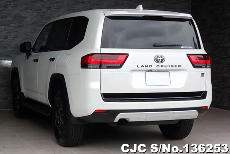 Toyota Land Cruiser in Pearl for Sale Image 1