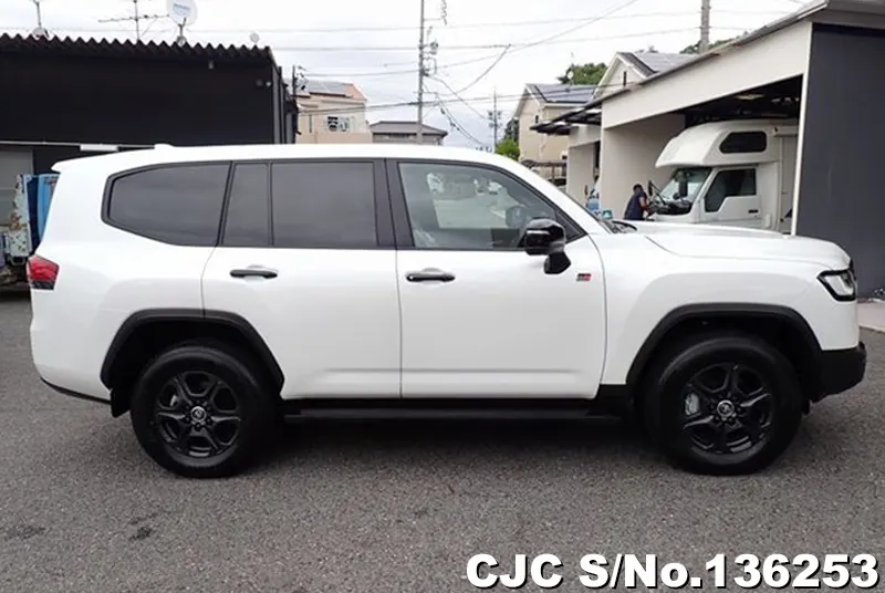 Toyota Land Cruiser in Pearl for Sale Image 6
