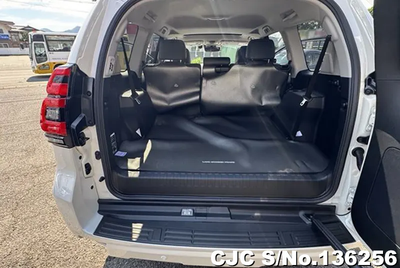 Toyota Land Cruiser Prado in Pearl for Sale Image 2