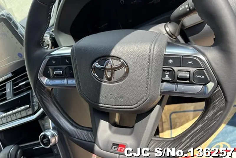 Toyota Land Cruiser in Pearl for Sale Image 11
