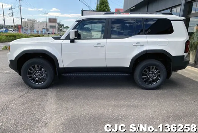 Toyota Land Cruiser 250 in Pearl for Sale Image 7