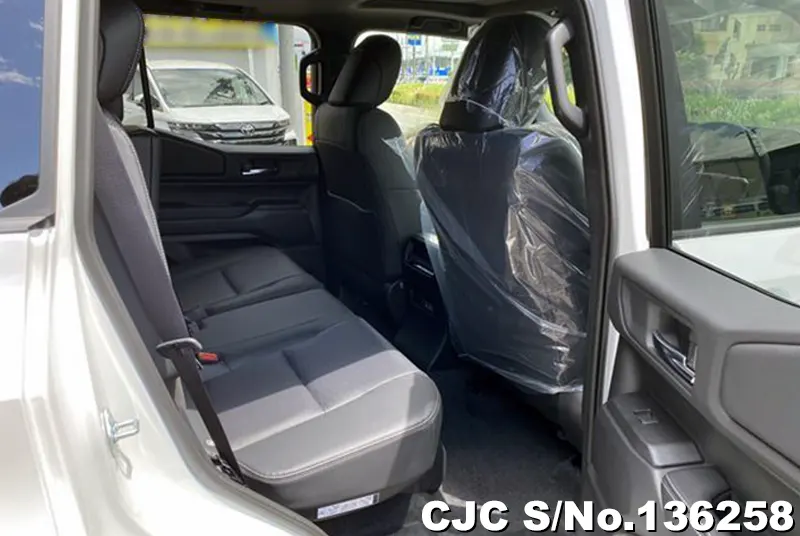 Toyota Land Cruiser 250 in Pearl for Sale Image 12