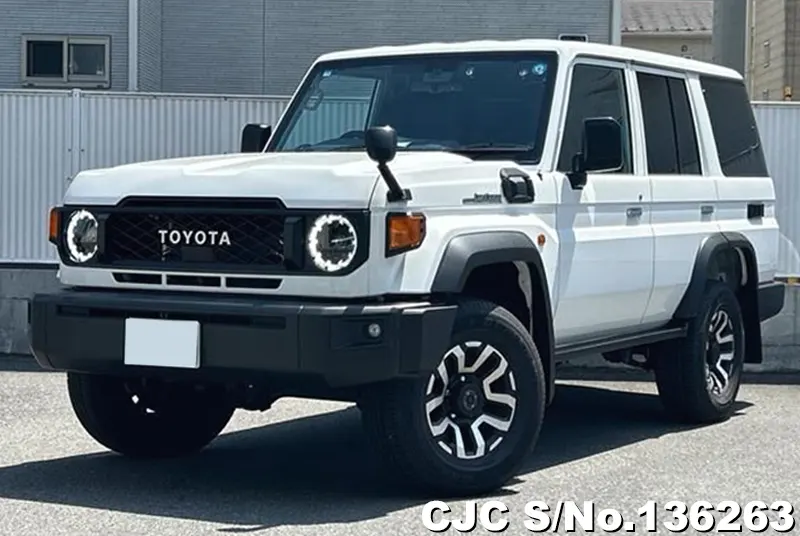 Toyota Land Cruiser in White for Sale Image 3