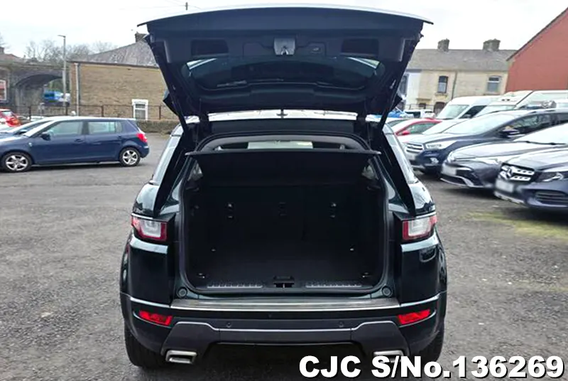 Land Rover Range Rover in Green for Sale Image 8