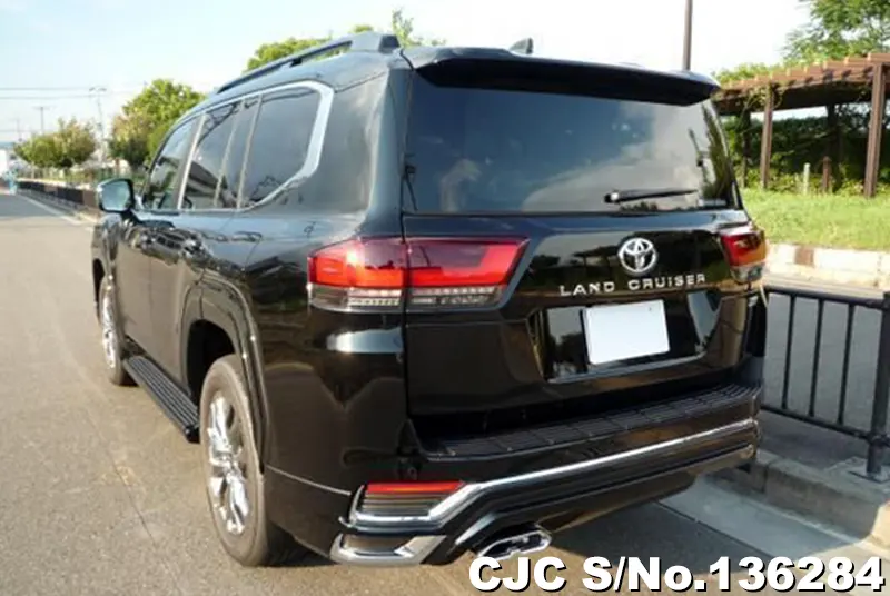Toyota Land Cruiser in Black for Sale Image 1
