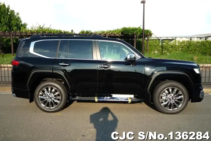 Toyota Land Cruiser in Black for Sale Image 4