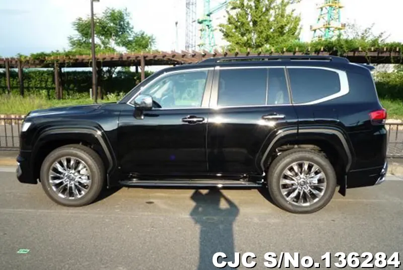 Toyota Land Cruiser in Black for Sale Image 5