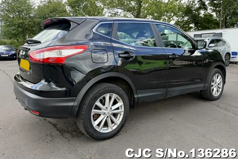 Nissan Qashqai in Black for Sale Image 2