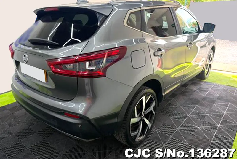 Nissan Qashqai in Gray for Sale Image 2
