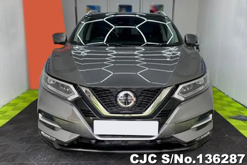 Nissan Qashqai in Gray for Sale Image 4