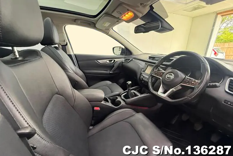 Nissan Qashqai in Gray for Sale Image 7