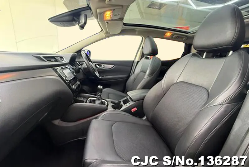 Nissan Qashqai in Gray for Sale Image 10