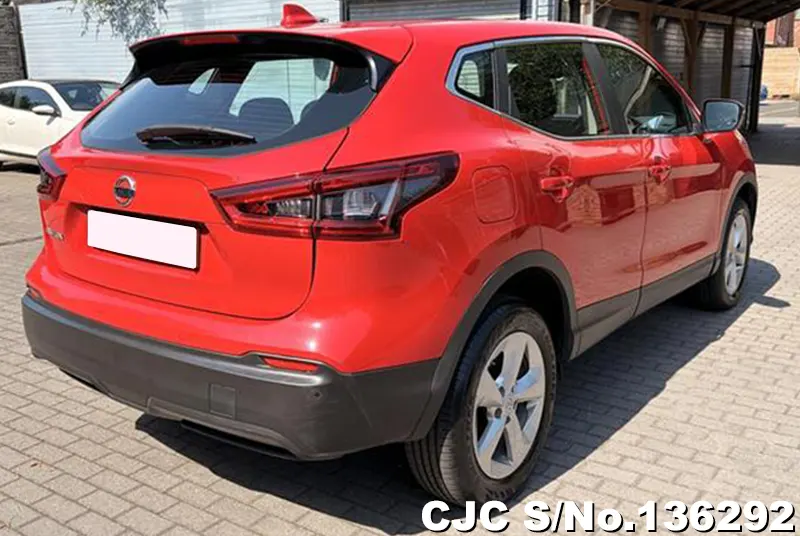 Nissan Qashqai in Red for Sale Image 2
