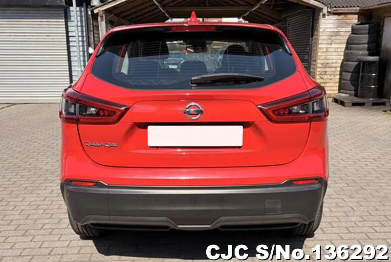 Nissan Qashqai in Red for Sale Image 5