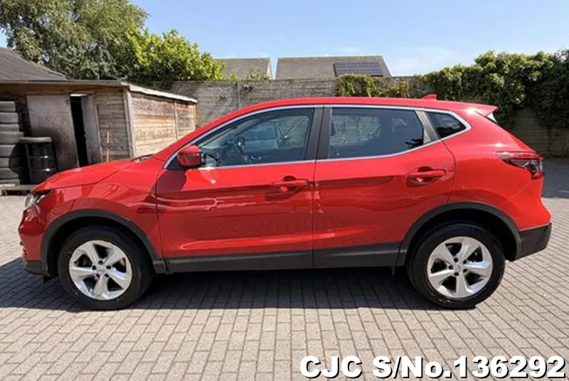 Nissan Qashqai in Red for Sale Image 7